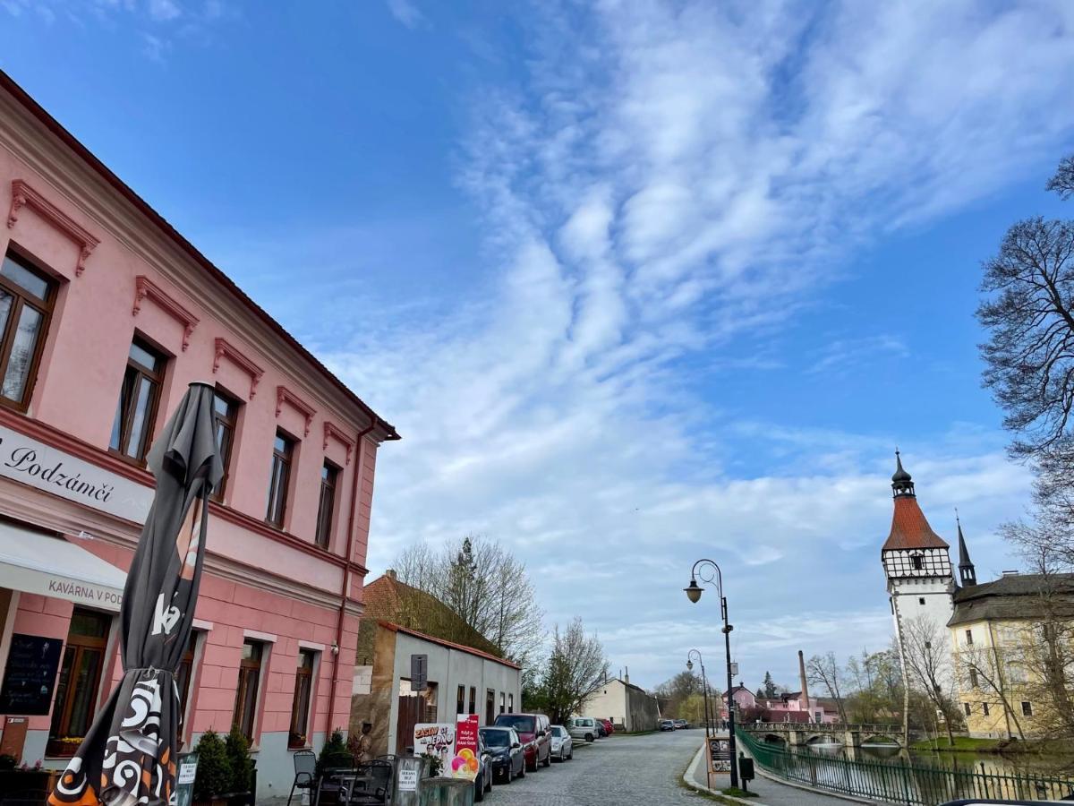 Apartmany V Podzamci V Blizkosti Zamku Блатна Экстерьер фото